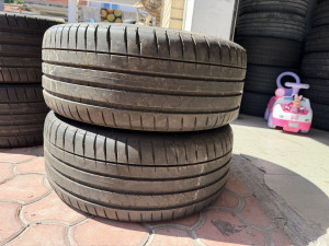 Prodajem 2 gume 235/40/18 Michelin