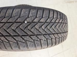 Prodajem 4 gume 185/65/15 Esa Tecar 7mm