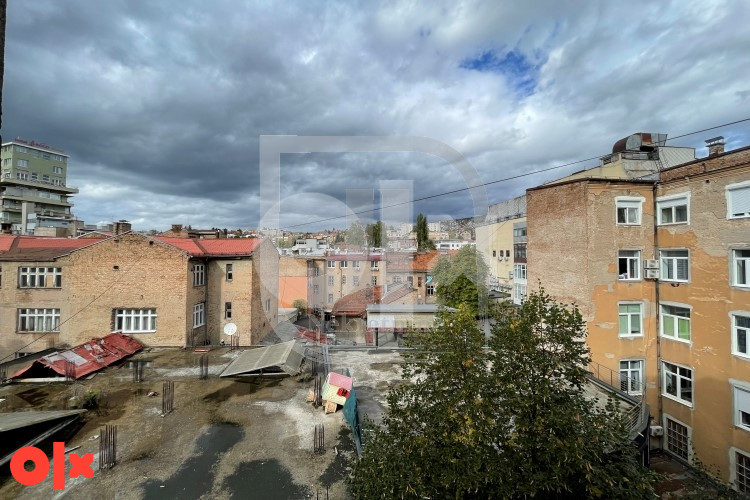 Lijep potkrovni, komforan i namješten dvosoban stan, Centar 17