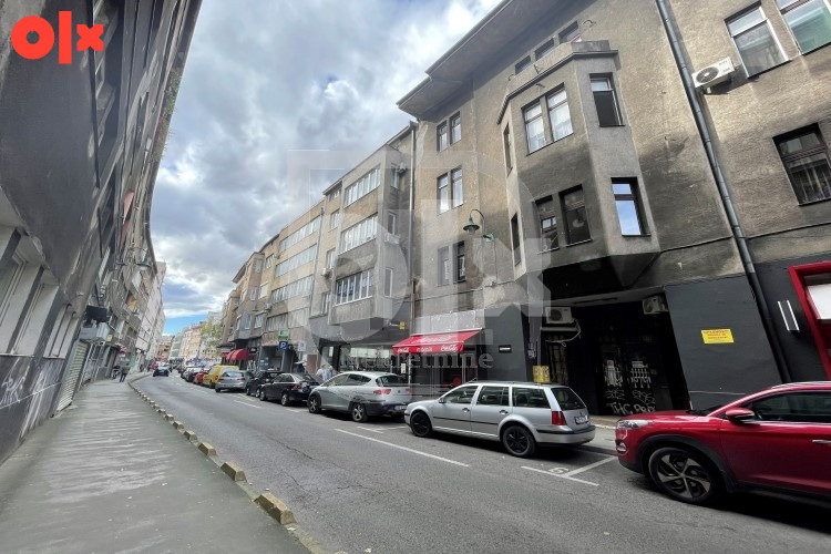 Lijep potkrovni, komforan i namješten dvosoban stan, Centar 18
