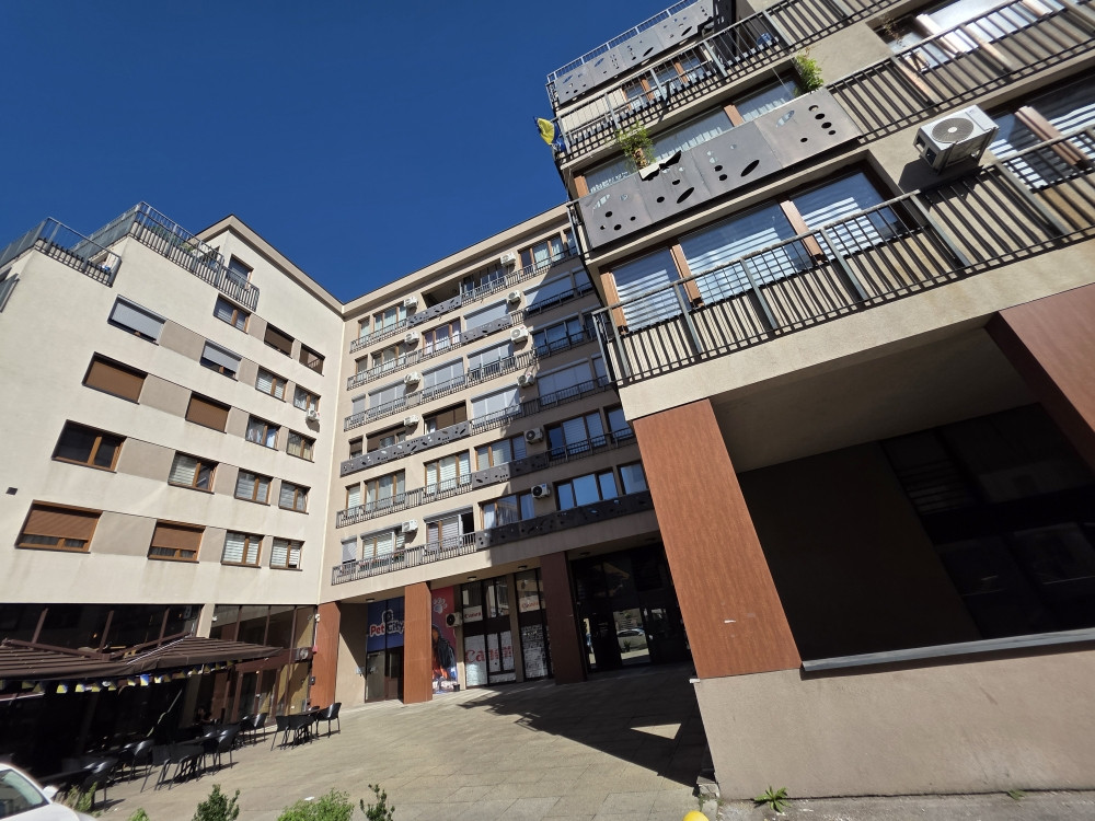 Trosoban prodaja stan Bulevar Stup 2