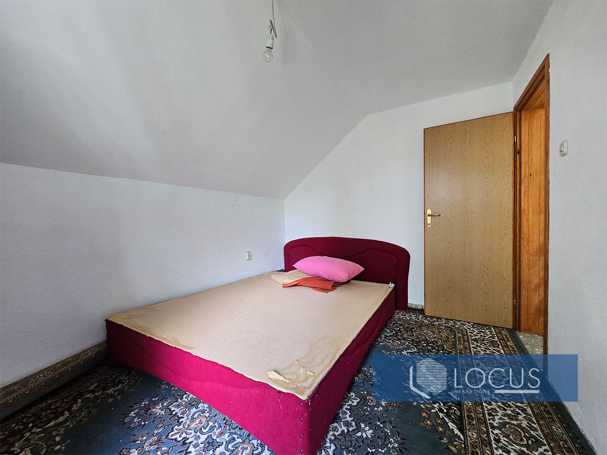 LOCUS: Vikendica na parceli 817m2, Gladno Polje, Ilidža 9