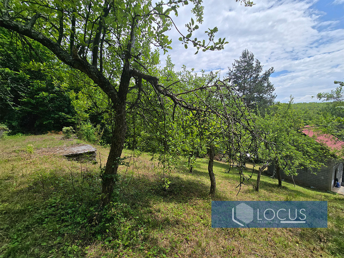 LOCUS: Vikendica na parceli 817m2, Gladno Polje, Ilidža 16