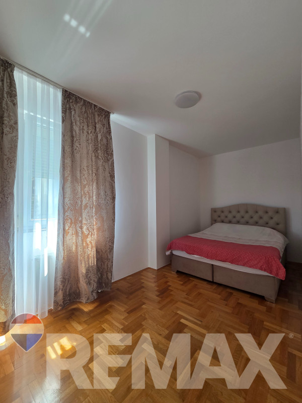 Noviji trosoban stan 73m2, opremljen, garaža, N.Varoš 6