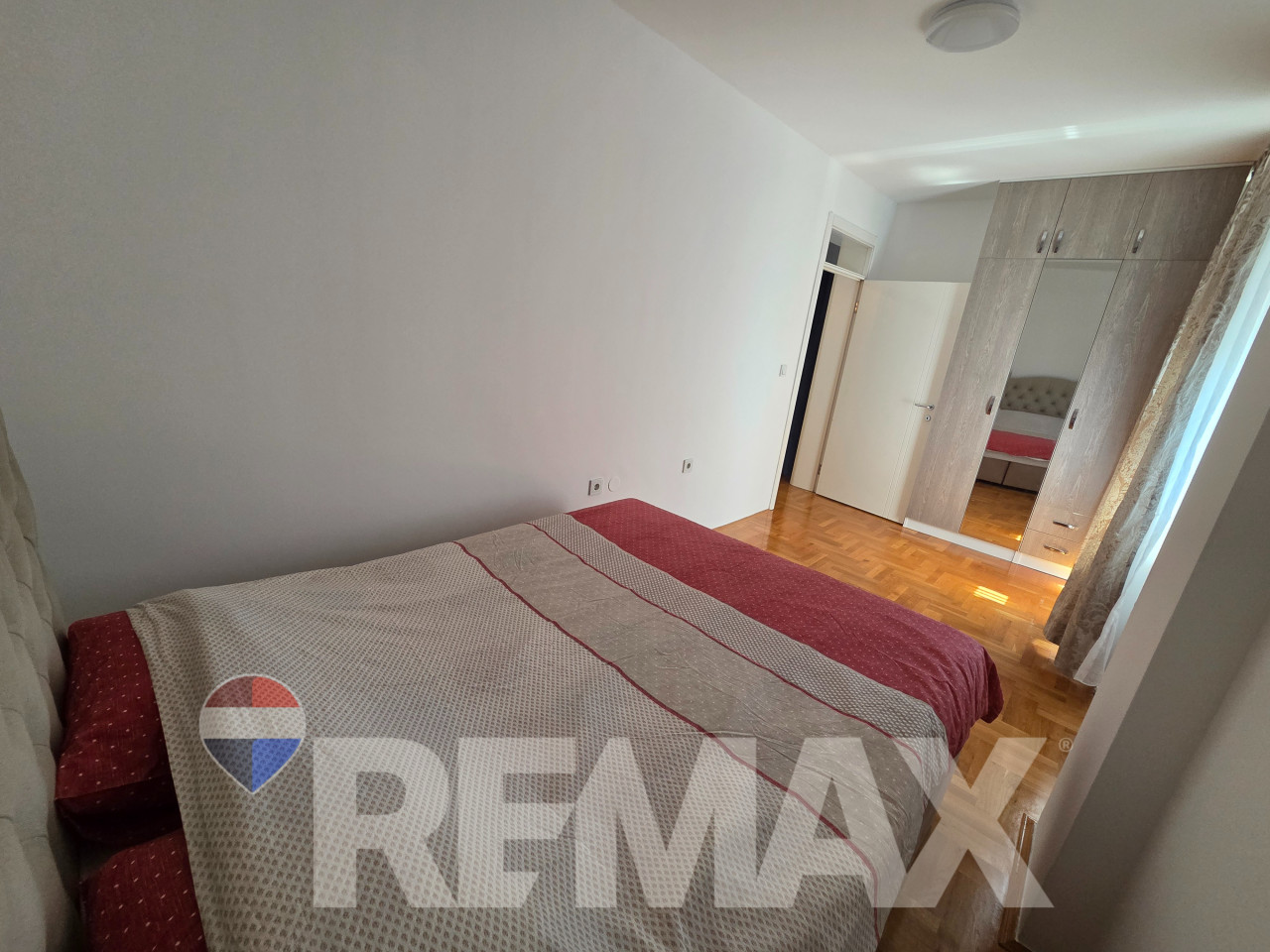 Noviji trosoban stan 73m2, opremljen, garaža, N.Varoš 7