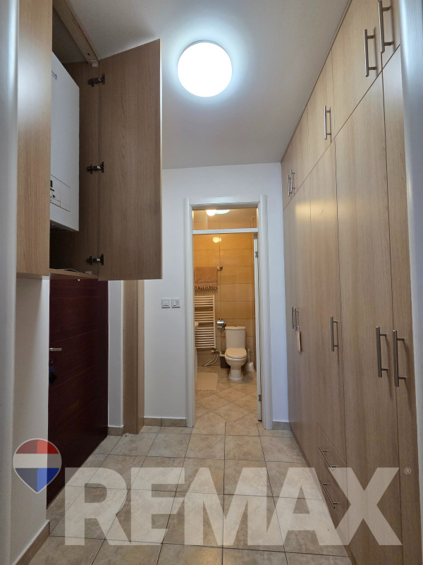 Noviji trosoban stan 73m2, opremljen, garaža, N.Varoš 9