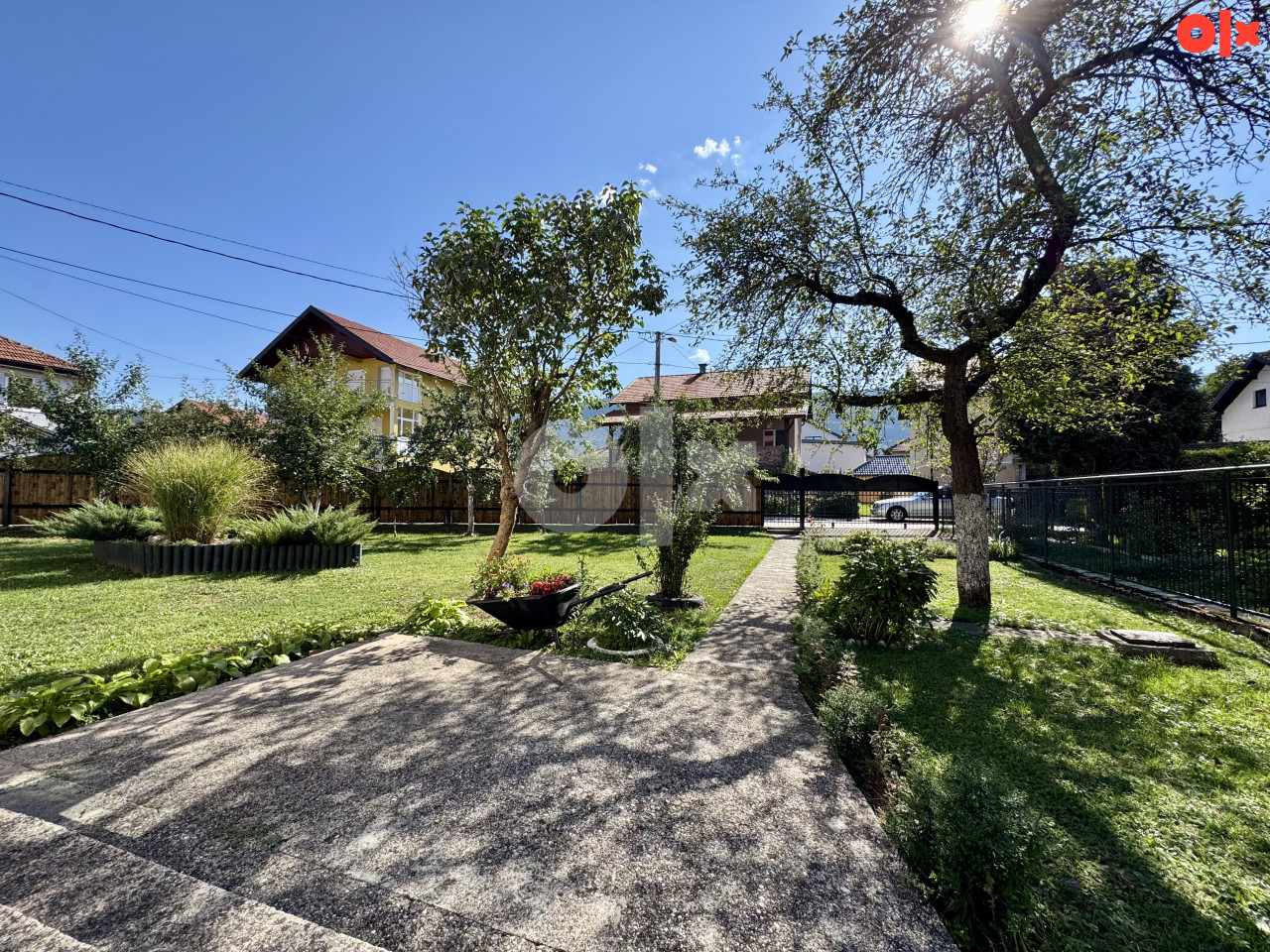 KUĆA SA 3 STANA 350m2 I ZEMLJIŠTEM 800m2 - ILIDŽA 2