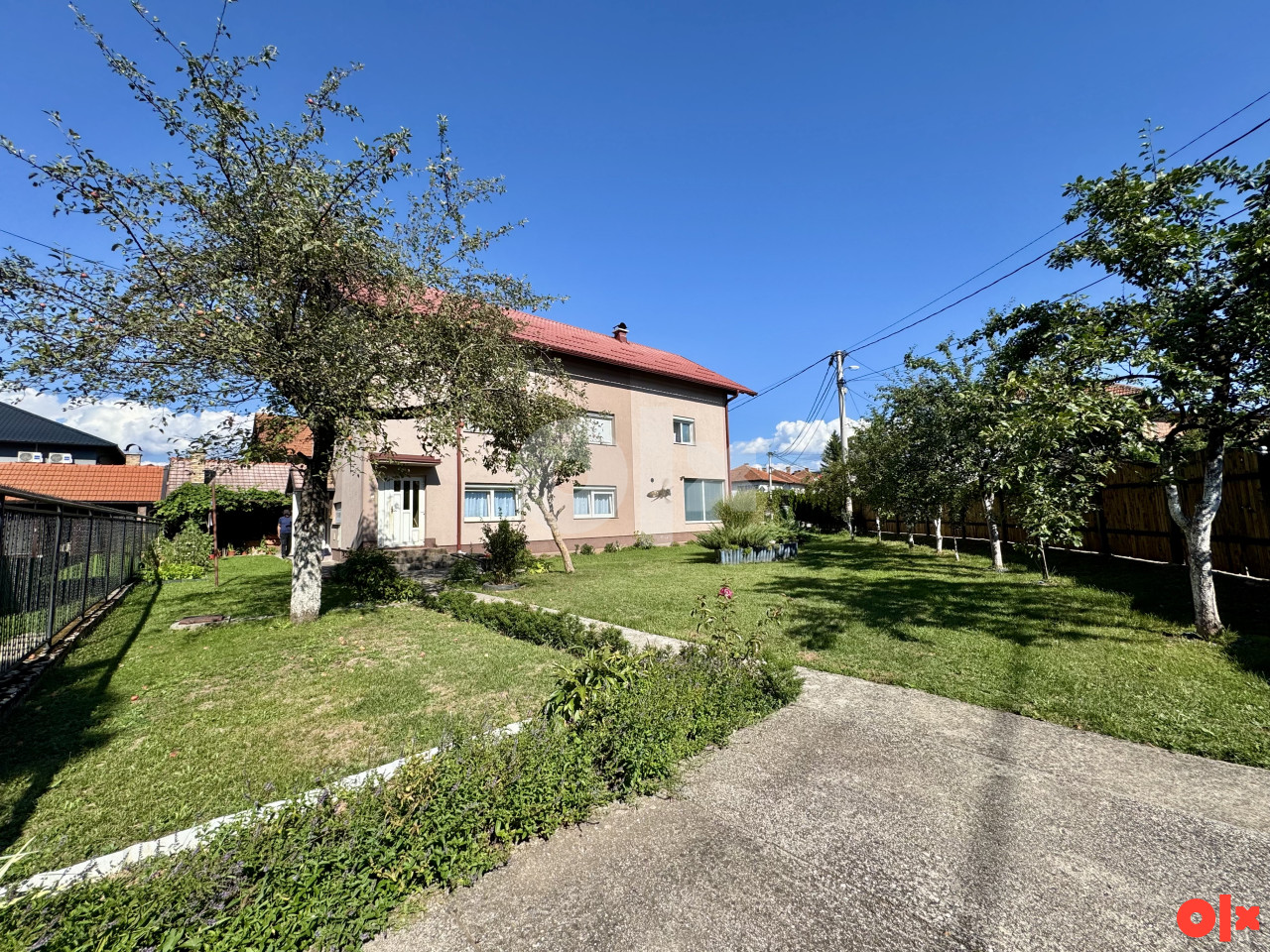 KUĆA SA 3 STANA 350m2 I ZEMLJIŠTEM 800m2 - ILIDŽA 4