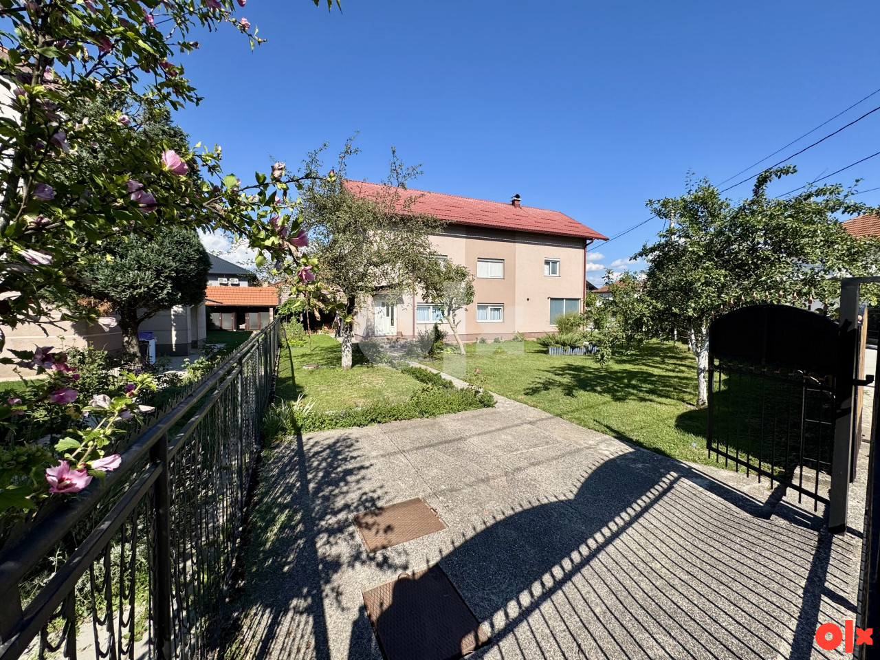 KUĆA SA 3 STANA 350m2 I ZEMLJIŠTEM 800m2 - ILIDŽA 5