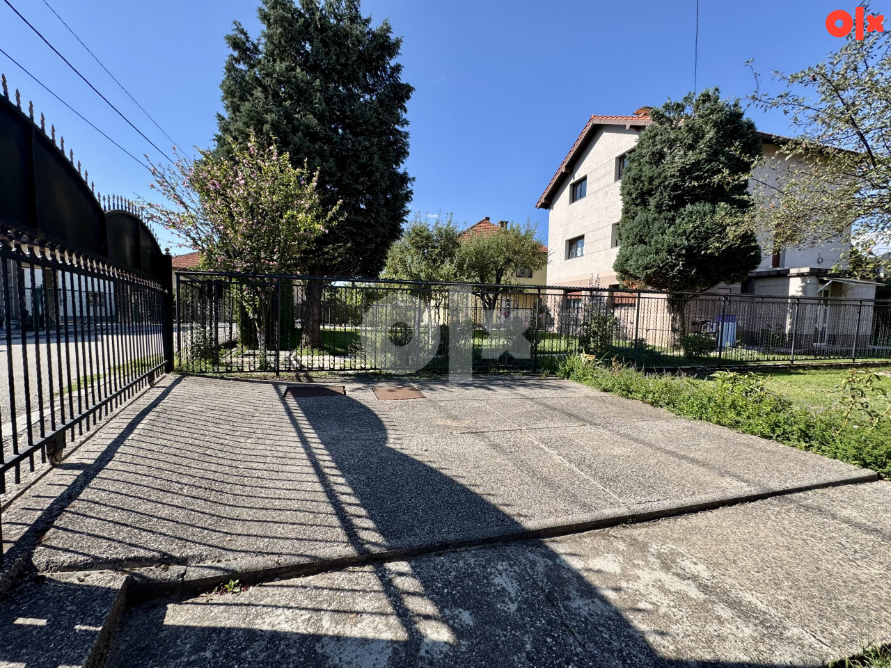 KUĆA SA 3 STANA 350m2 I ZEMLJIŠTEM 800m2 - ILIDŽA 6