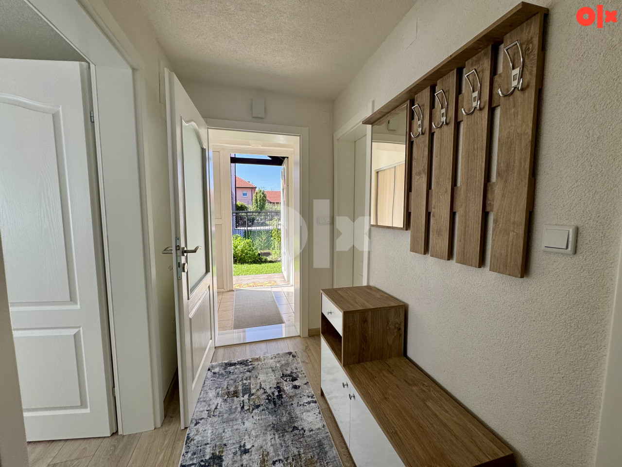 KUĆA SA 3 STANA 350m2 I ZEMLJIŠTEM 800m2 - ILIDŽA 9