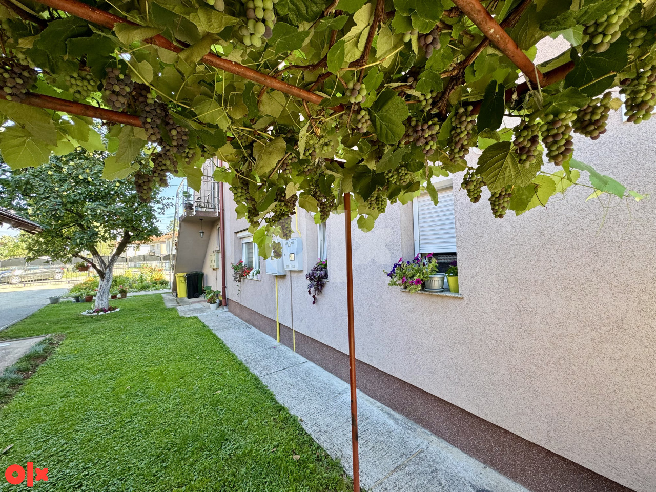 KUĆA SA 3 STANA 350m2 I ZEMLJIŠTEM 800m2 - ILIDŽA 17