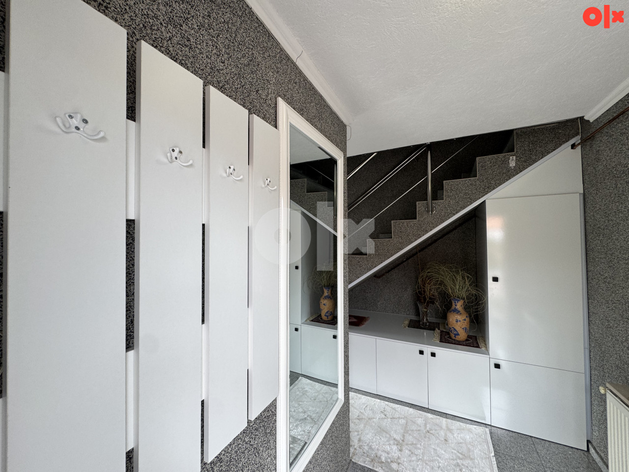 KUĆA SA 3 STANA 350m2 I ZEMLJIŠTEM 800m2 - ILIDŽA 18