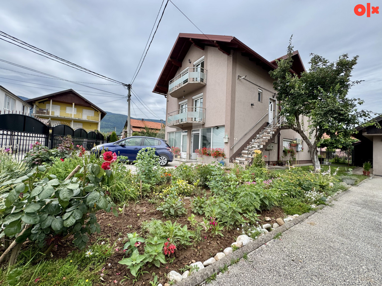 KUĆA SA 3 STANA 350m2 I ZEMLJIŠTEM 800m2 - ILIDŽA