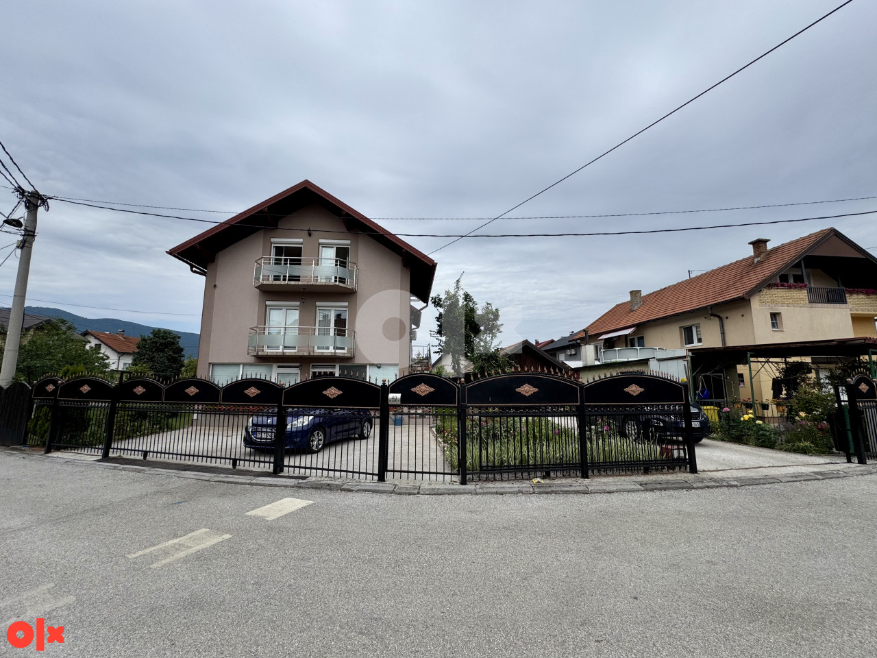 KUĆA SA 3 STANA 350m2 I ZEMLJIŠTEM 800m2 - ILIDŽA 8