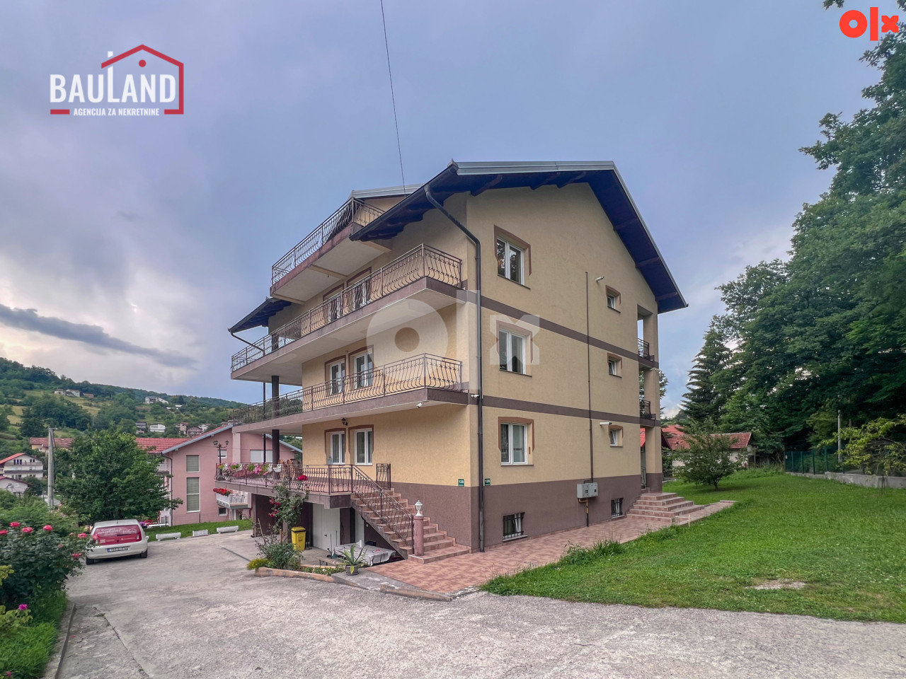 Kuća sa četiri stambene jedinice+ potkrovlje/ Vogošća