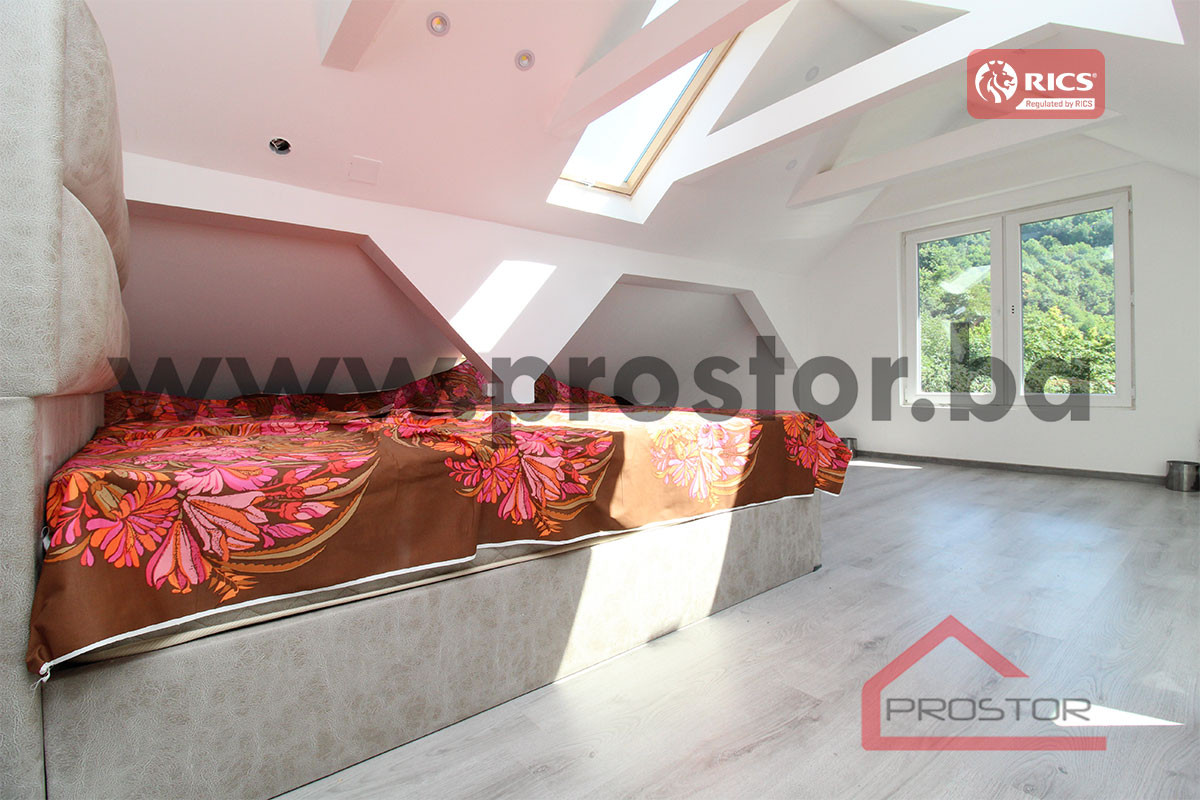 PROSTOR prodaje: adaptiran stan, 140m2, Stari Grad 3