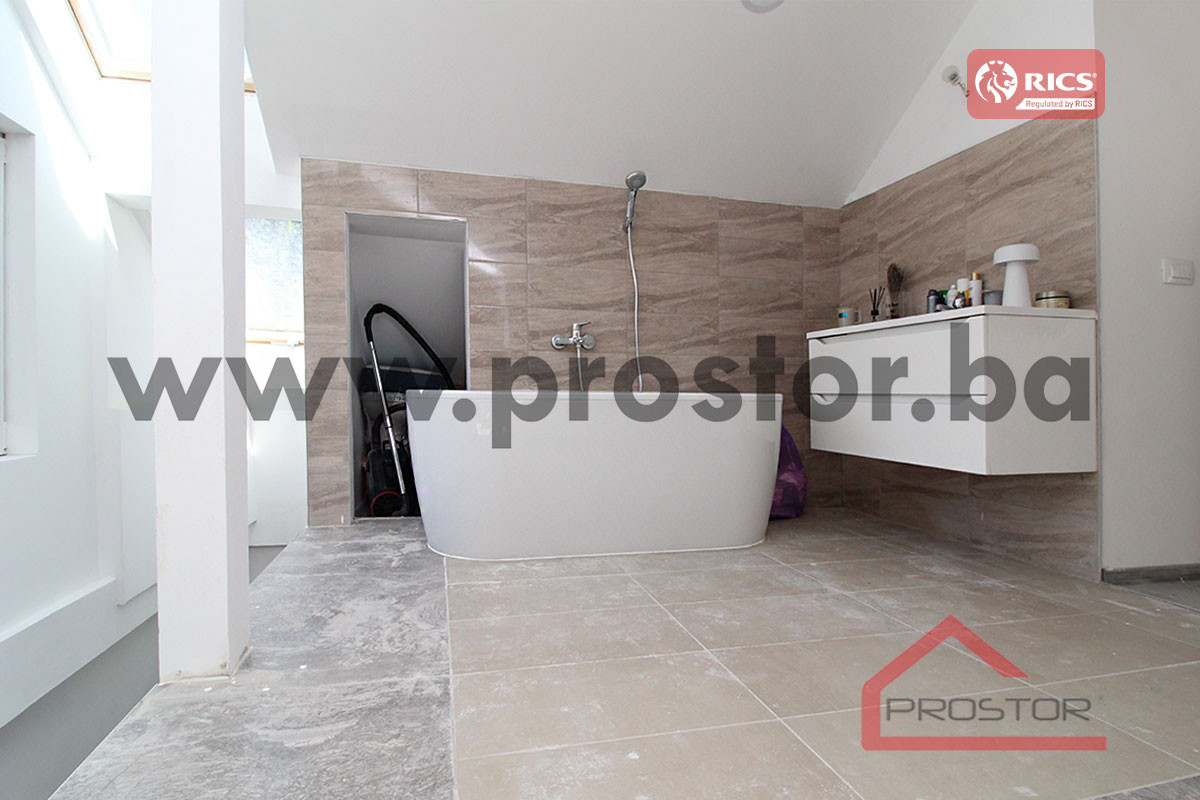 PROSTOR prodaje: adaptiran stan, 140m2, Stari Grad 7