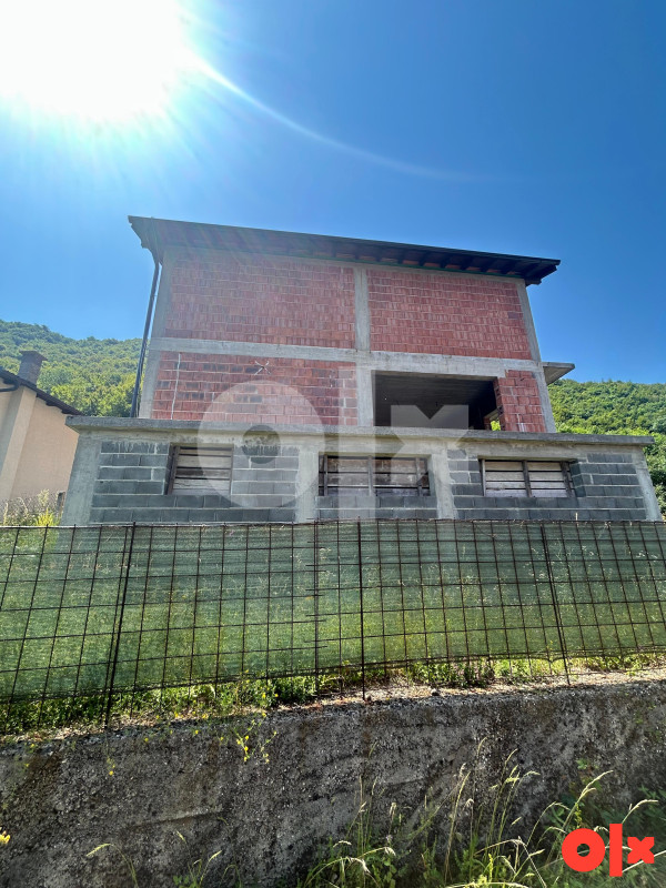 PRODAJA KUCE 320 m2 (roh-bau) - 641 m2 zemljista - ZBILJE VISOKO 2