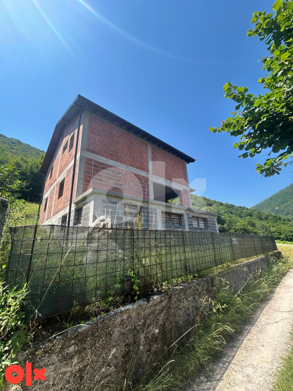 PRODAJA KUCE 320 m2 (roh-bau) - 641 m2 zemljista - ZBILJE VISOKO 3