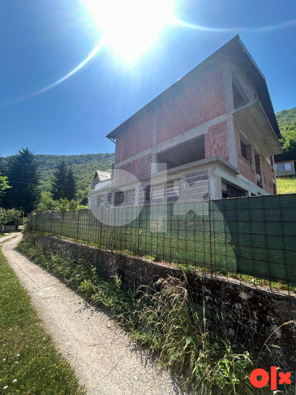 PRODAJA KUCE 320 m2 (roh-bau) - 641 m2 zemljista - ZBILJE VISOKO 8