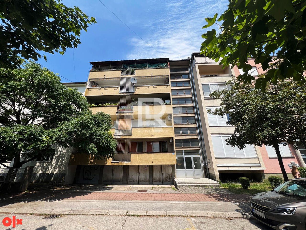 Na prodaju četverosoban stan u strogom centru, 99 m2 2