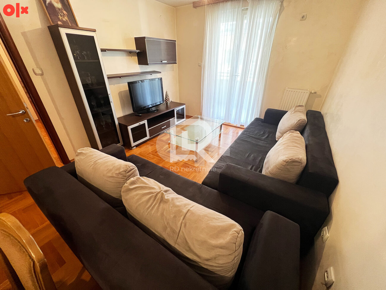 Iznajmljuje se trosoban stan 63 m2, sa garažom, Obilićevo 8