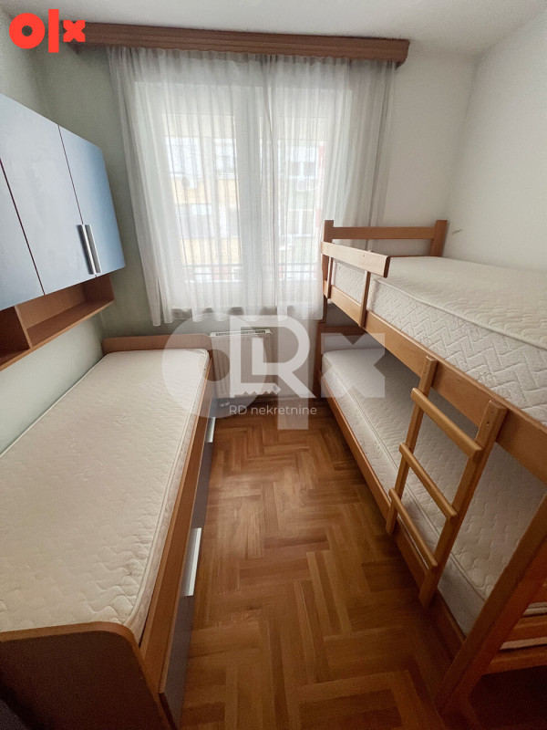 Iznajmljuje se trosoban stan 63 m2, sa garažom, Obilićevo 15