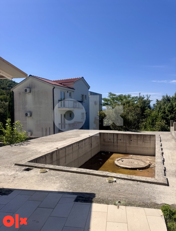 DRVENIK - Stambeno - poslovna zgrada 200 metara od mora 8