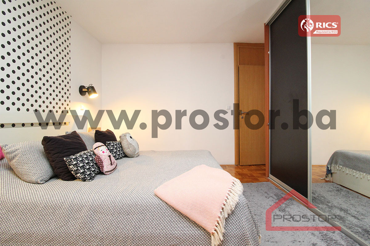 PROSTOR prodaje: Četverosoban stan sa lođom, Dobrinja 6