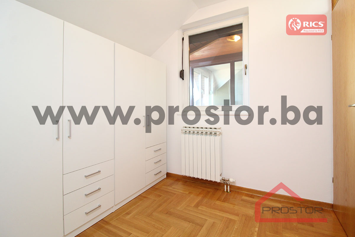 PROSTOR prodaje: Petosoban stan sa garažom, Višnjik 10