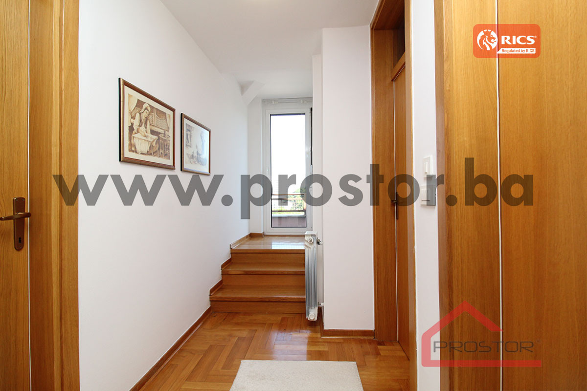 PROSTOR prodaje: Petosoban stan sa garažom, Višnjik 17