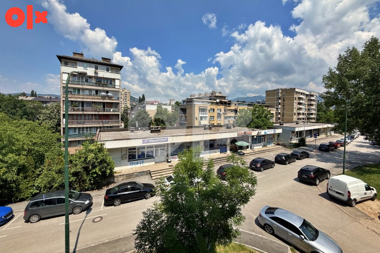 Lijep i svijetao trosoban stan, Grbavica 3