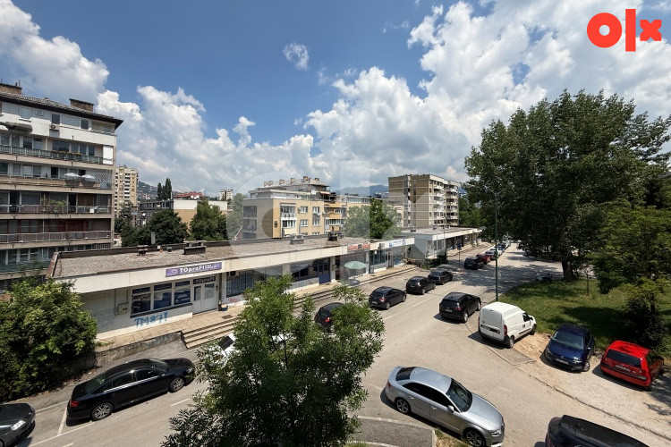 Lijep i svijetao trosoban stan, Grbavica 4