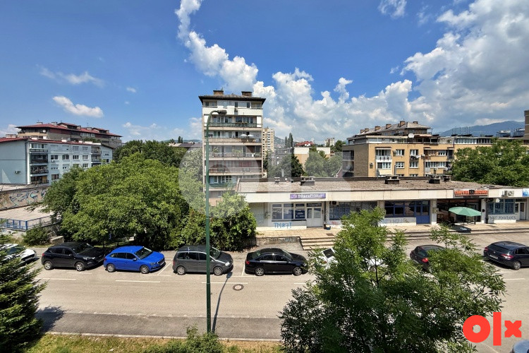 Lijep i svijetao trosoban stan, Grbavica 5