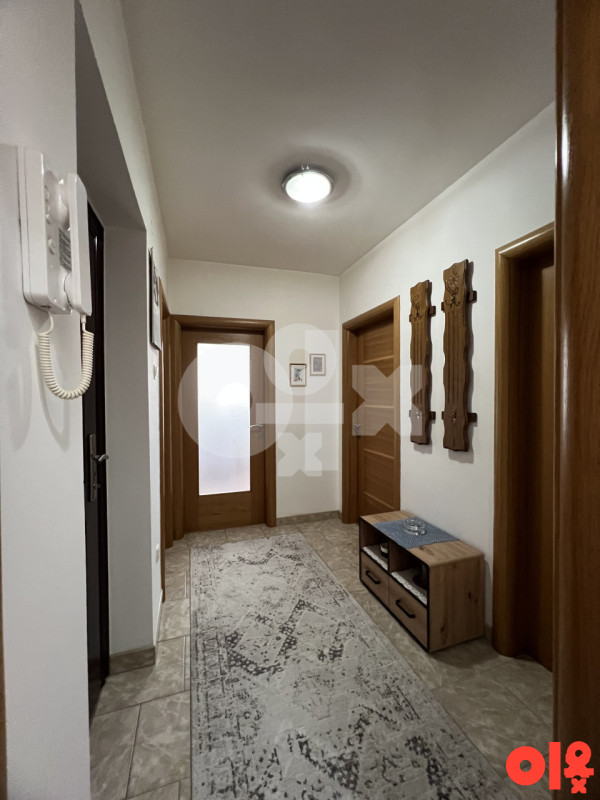 CENTAR Bihaća - Renoviran i namješten stan 12