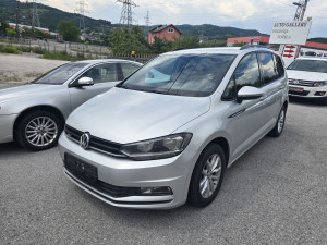 Volkswagen Touran DSG  2016 god Registrovan citaj pod detaljno