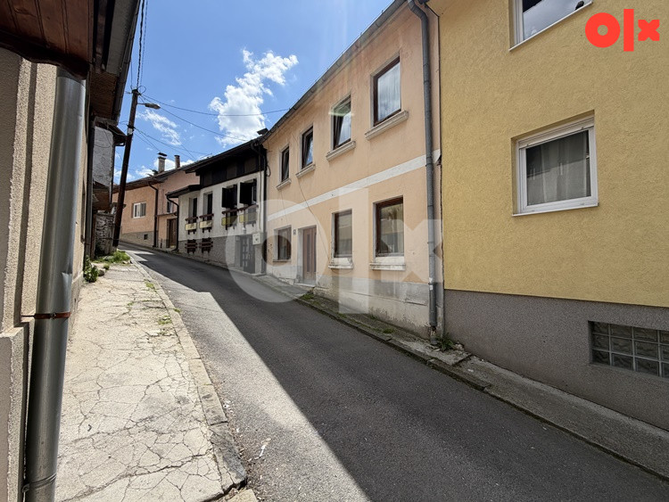 House with yard, Čadoržina, Stari Grad