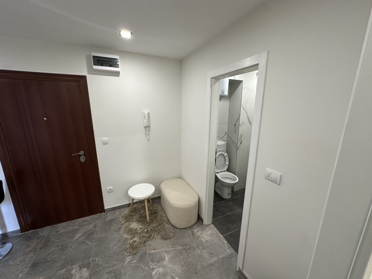 Kompletno renoviran dvosoban stan - 40 m2 9