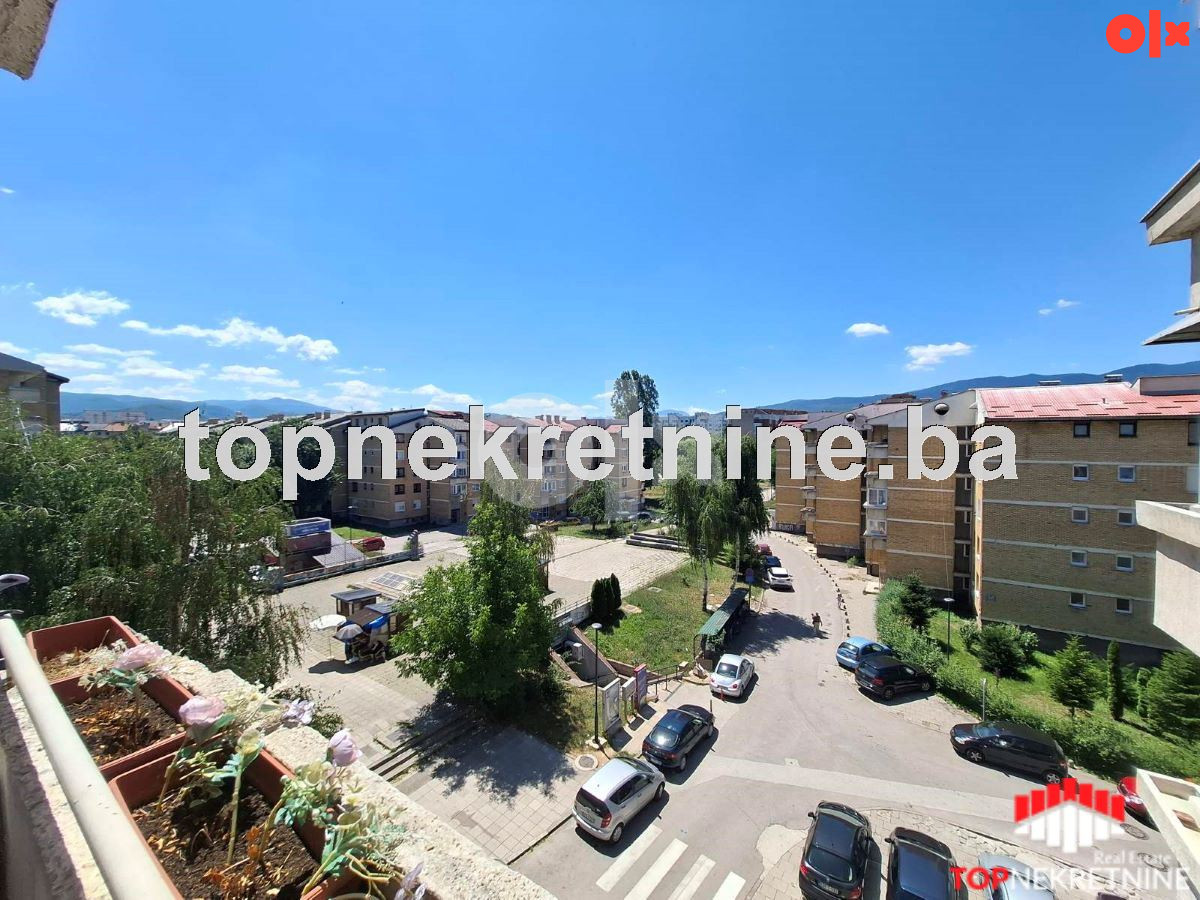 Trosoban stan od 74m2 sa balkonom na Dobrinji 3 photo 4