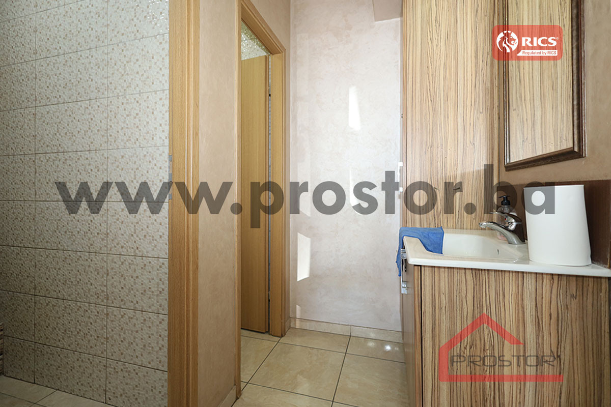 PROSTOR izdaje: Poslovni prostor, Podlugovi 12
