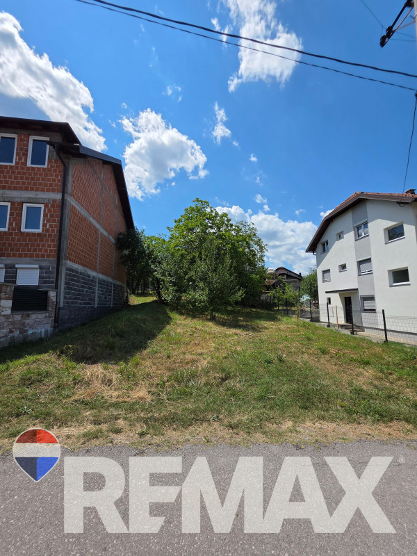 Prelijepa parcela za izgradnju porodične kuće / Ada, Banja Luka
