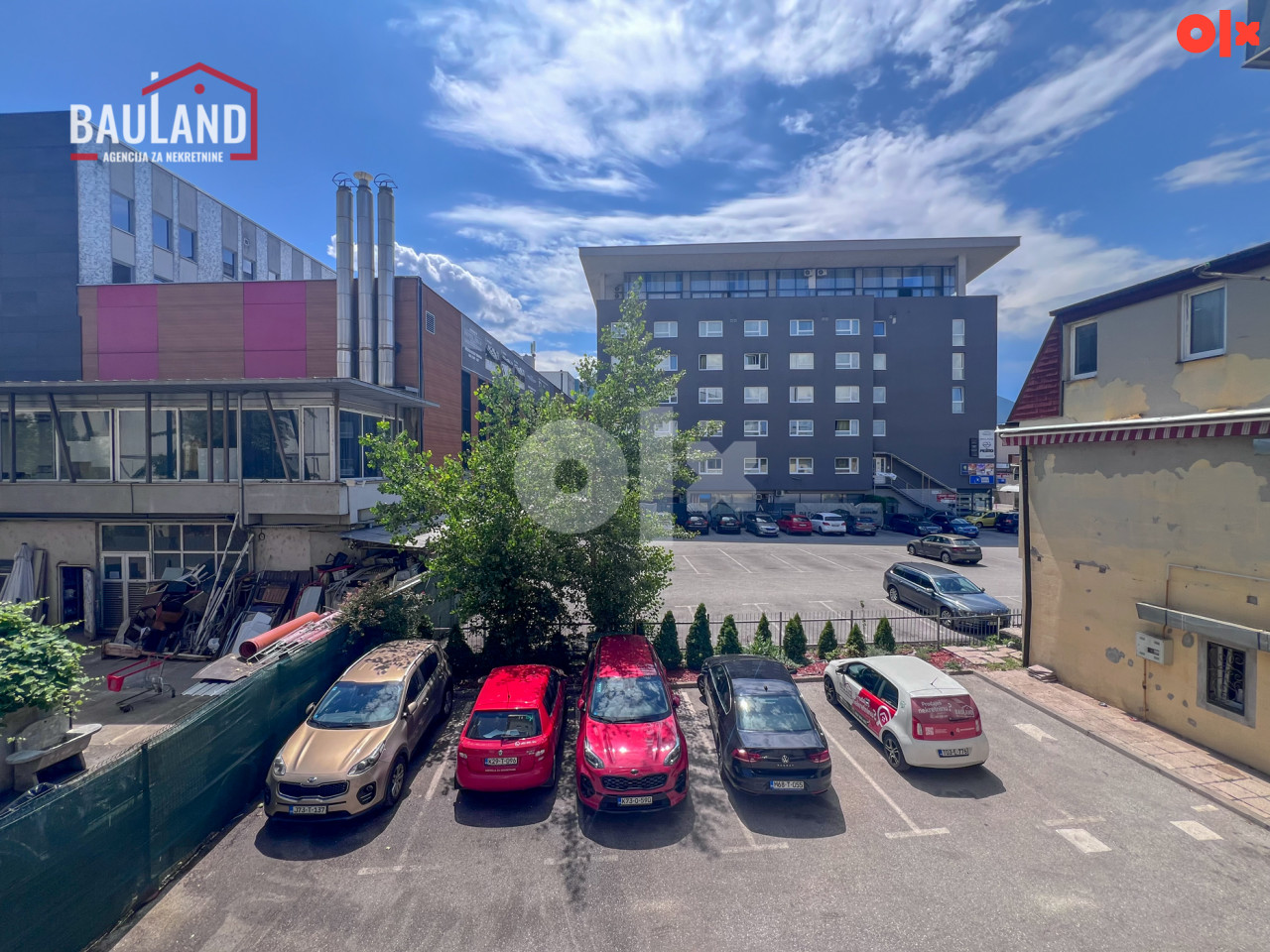 Poslovni prostor površine 200m2 u centru Ilidže 14