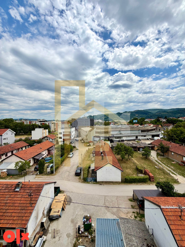Na prodaju LUX četverosoban stan, naselje Lauš 10