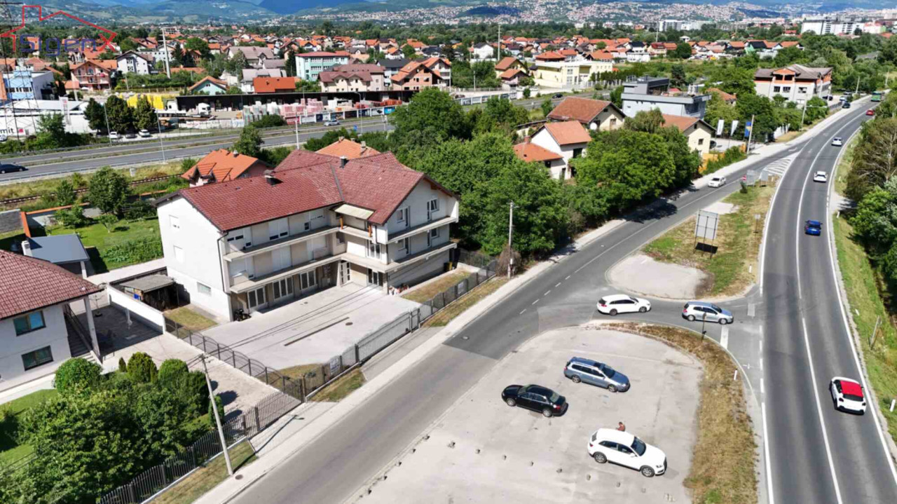 SIGENX izdaje/ Poslovni objekat - Plandište / 3 Etaže/ Adaptiran 4