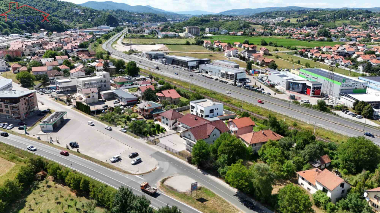 SIGENX izdaje/ Poslovni objekat - Plandište / 3 Etaže/ Adaptiran 18