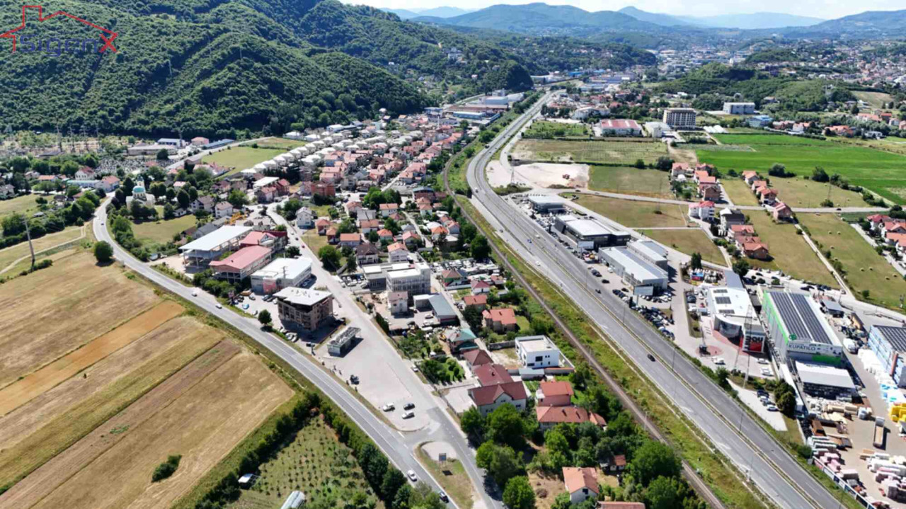 SIGENX izdaje/ Poslovni objekat - Plandište / 3 Etaže/ Adaptiran 19