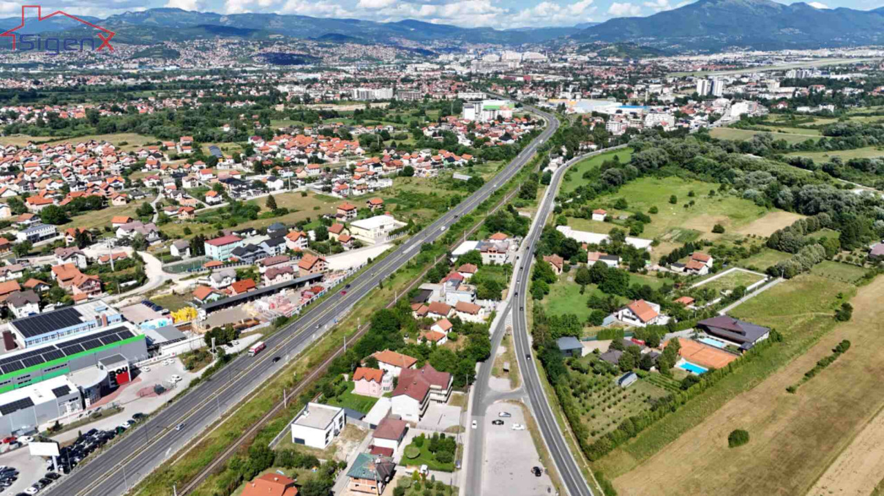 SIGENX izdaje/ Poslovni objekat - Plandište / 3 Etaže/ Adaptiran 20