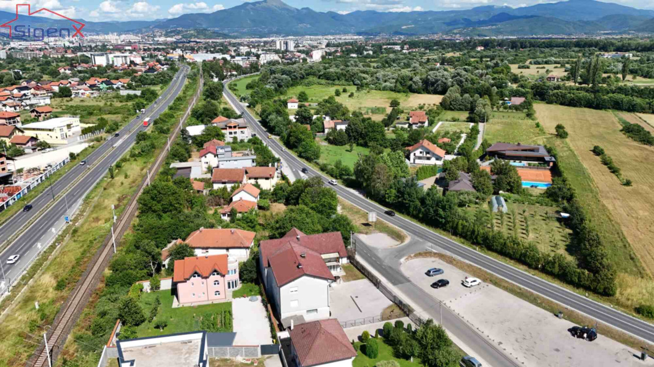 SIGENX izdaje/ Poslovni objekat - Plandište / 3 Etaže/ Adaptiran 21