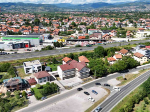 SIGENX izdaje/ Poslovni objekat - Plandište / 3 Etaže/ Adaptiran